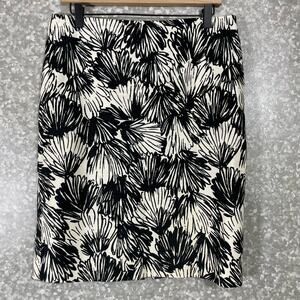 Ann Taylor Women's Black & White Floral Print Pencil Skirt - Size 8 - Corpcore